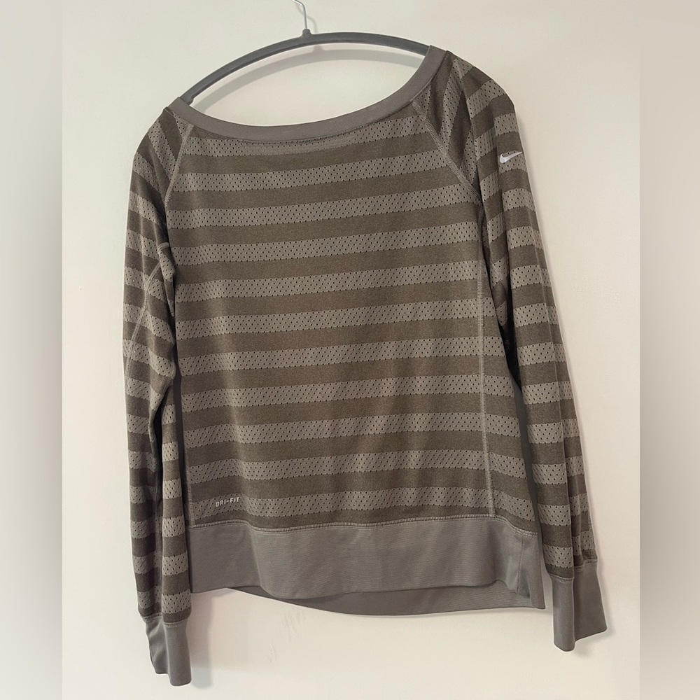 Nike drifit long sleeve shirt, size small